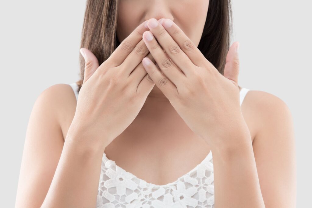 5 malos hábitos que dañan tu sonrisa