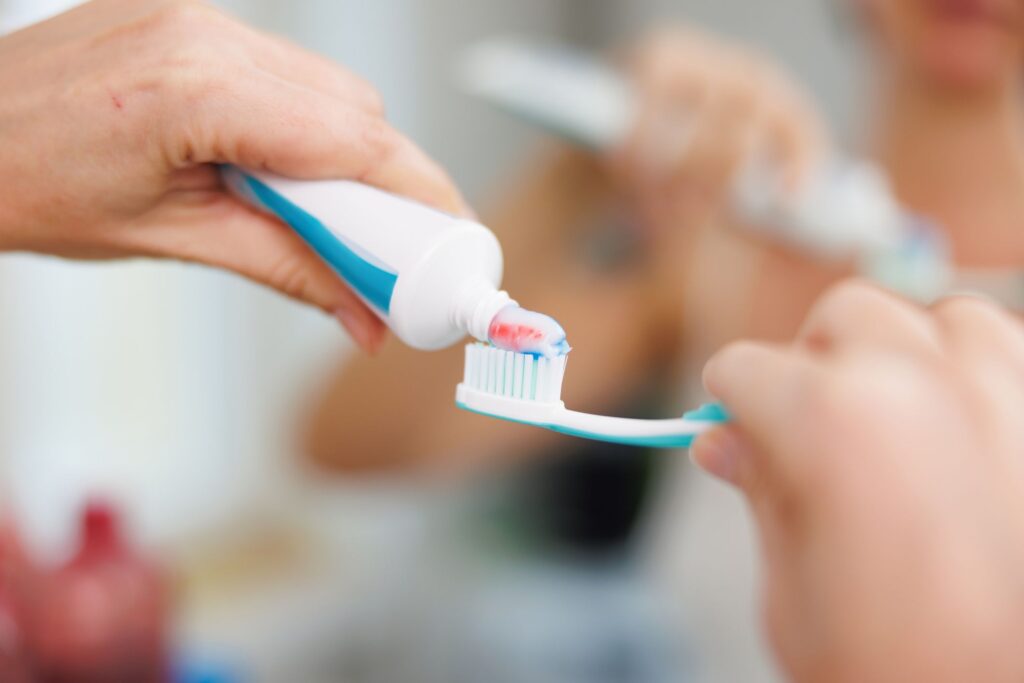 cómo usar bien la pasta de dientes